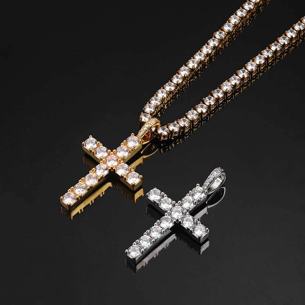 Faith™ | Złoty naszyjnik z krzyżem i moissanitem